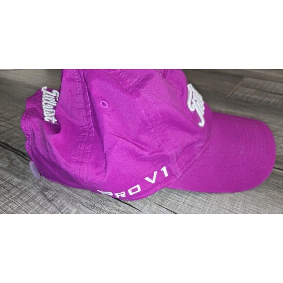 Titleist Women's Golf Hat Cap Embroidered Hook & Loop Adjustable Berry Pro V1 - Picture 2 of 4